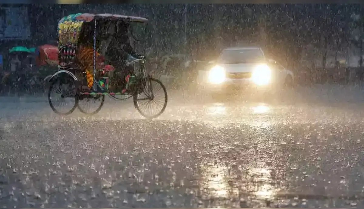 Rain Rules the Roads: Hyderabad Drenched, Boudha Nagar Submerged in Sudden Downpour