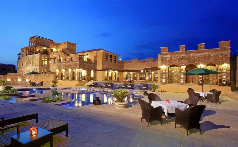 The Great Hospitality Pivot: Why Budget and Luxury Are Making Room for the Profitable Middle