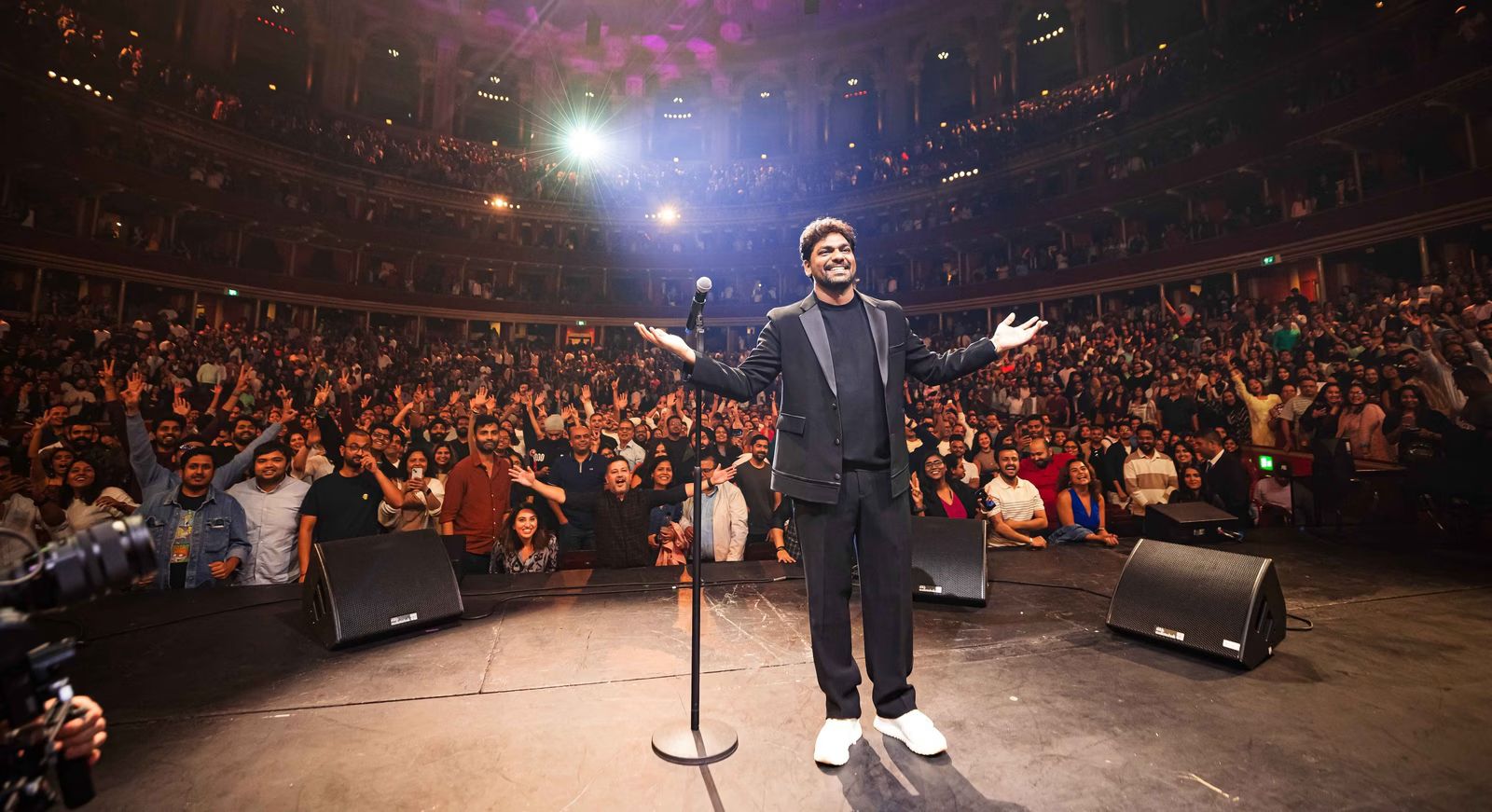 WOW STORY OF THE DAY - 500M+ Views, 25,000 Fans, 2 Legendary Venues: How Zakir Khan Took Desi Comedy Worldwide