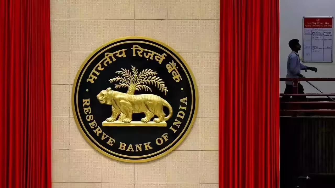 RBI Reports Federal Government Outstanding Loans At 933.92 Billion Rupees