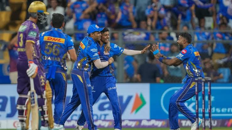Kolkata Knight Riders Struggle as Bowlers Dominate in IPL Clash