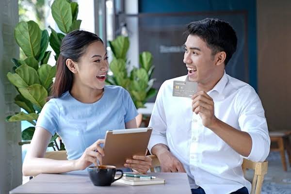 From Dong to Digital: Vietnam’s Bold Leap into a Cashless Future