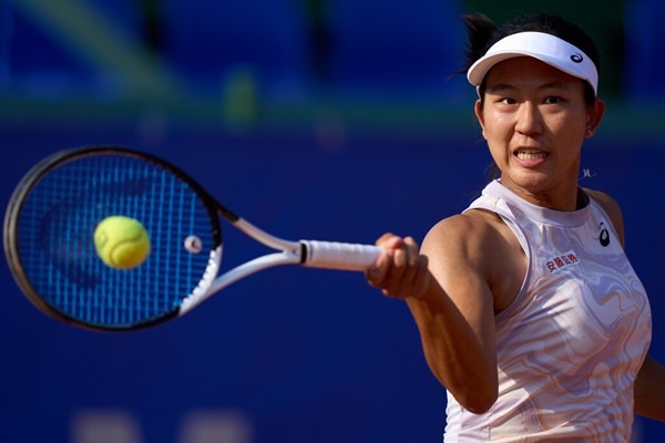 Raducanu's Comeback Crumbles: Wind and Uchijima Blow Away British Star at Indian Wells
