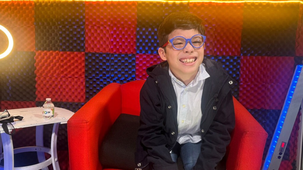 Julián Tello Shines in Netflix’s “Los dos hemisferios de Lucca”