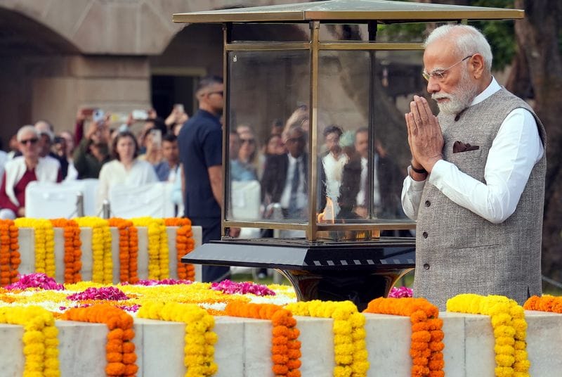 Honouring Legends: PM Modi Pays Heartfelt Tribute to Mahatma Gandhi and Lal Bahadur Shastri on their Birth Anniversary