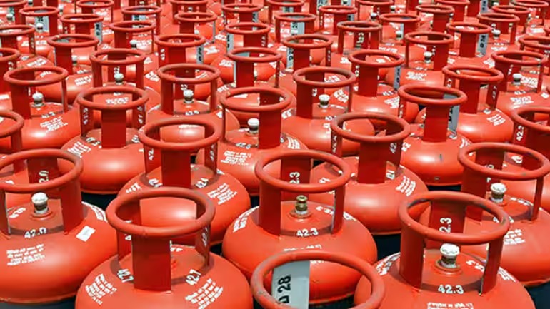 India Petroleum Ministry Confirms Commercial Gas Cylinder Price Hike