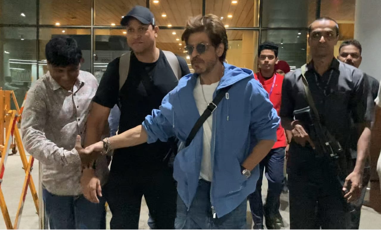SRK’s Airport Arrival: A Masterclass in Effortless Cool and Celebrity Chic