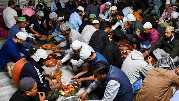 Dawn To Dusk Devotion: Sehri And Iftar Timings Across India
