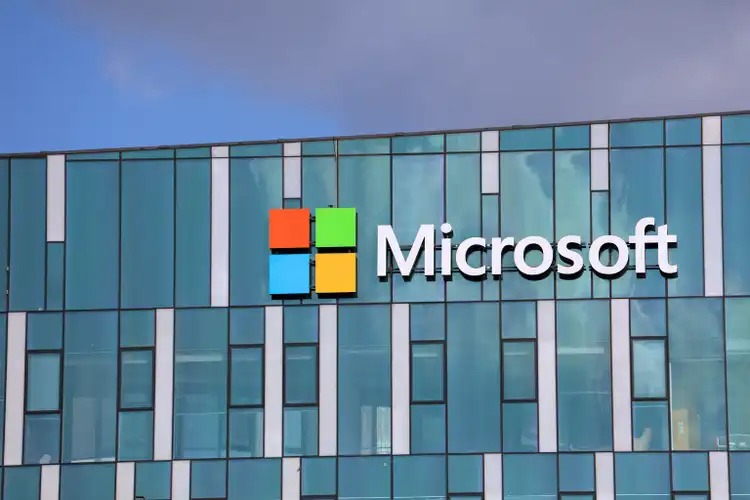 Microsoft’s Cloud Tsunami: How Azure’s 33% Surge Left Wall Street Stunned After Tariff Turmoil