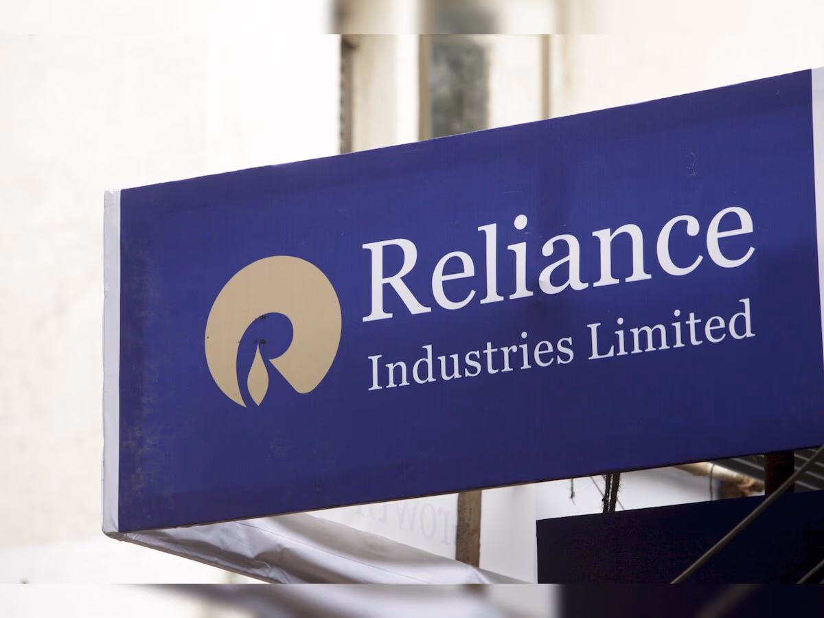 Blue-Chip Blues: Reliance Leads the Fall as 8 of Top 10 Giants Lose Big