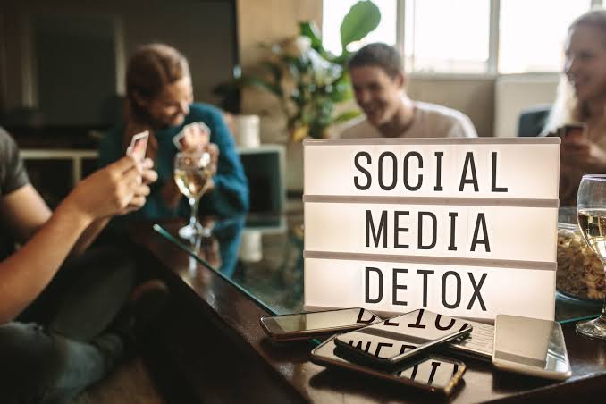 Log Off To Level Up: Why A Social Media Detox Is The Health Reset Your Brain Has Been Waiting For