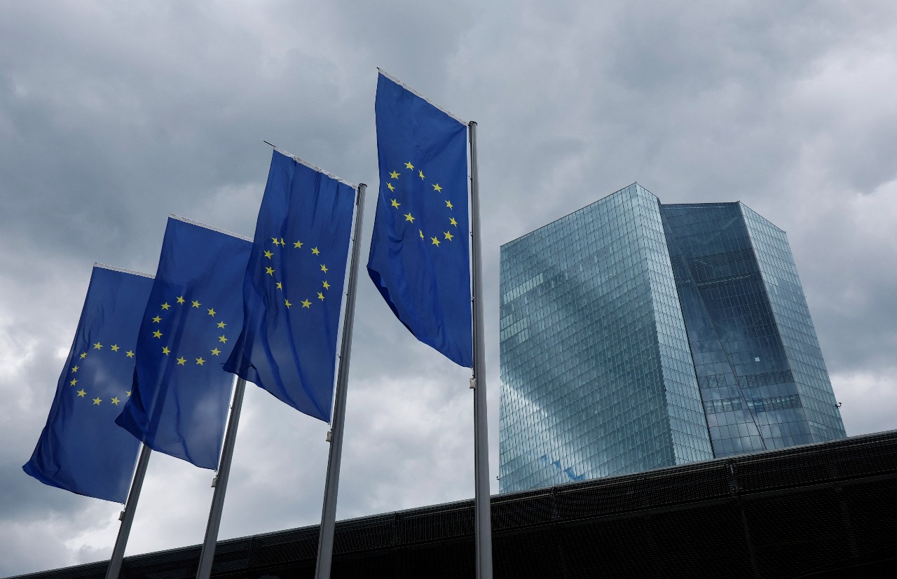 Euro Zone Inflation Falls Below ECB Target, Strengthening Rate Cut Expectations
