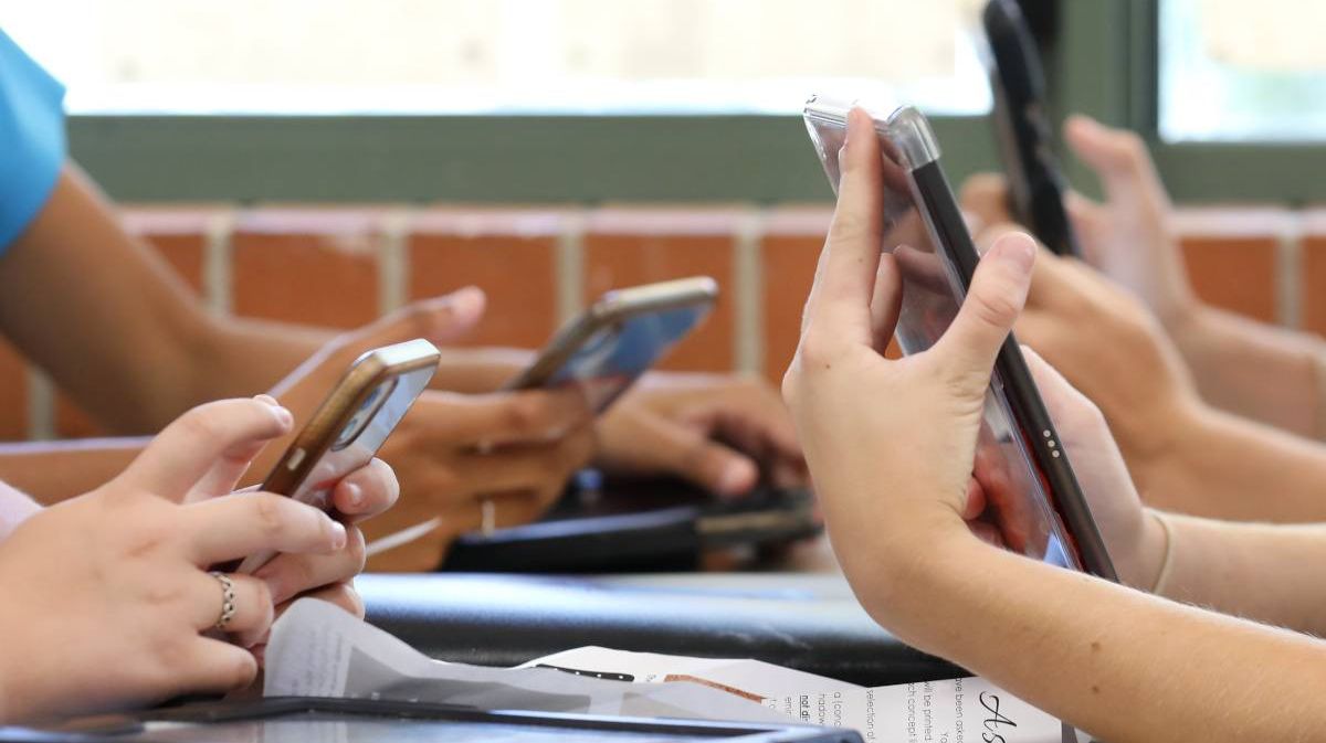 Meta Expands Teen Safety Rules to Facebook and Messenger