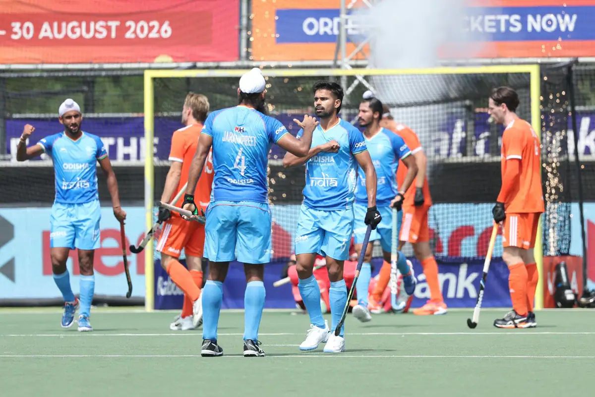 India Clicks into Gear: Dutch Flying Dutchmen Grounded 3-2