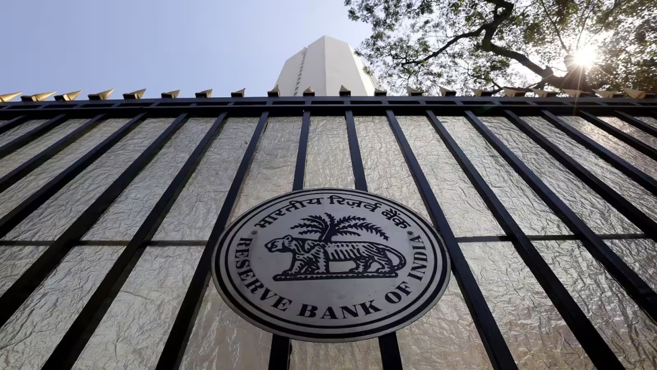 RBI Signals Liquidity Stability as Banks Tap Marginal Facility and Rupee Dips Slightly