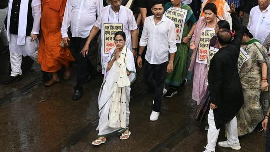 Mamata Banerjee Leads Massive Kolkata Rally Over Alleged Discrimination Against Bengali-Speaking Migrants