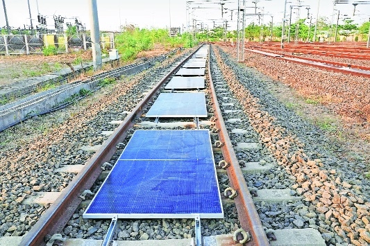 Nagpur Metro Redefines Green Transit With First-Ever Solar Panels Between Live Tracks In India