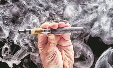 E-Cigarettes in Parliament – Health Risks, Legal Ban, and Political Fallout