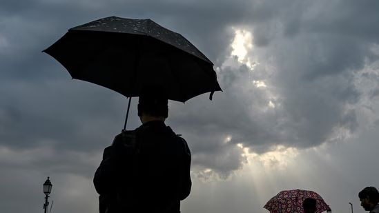 IMD Issues Yellow Alert in Delhi for Light Rain and Thunderstorms