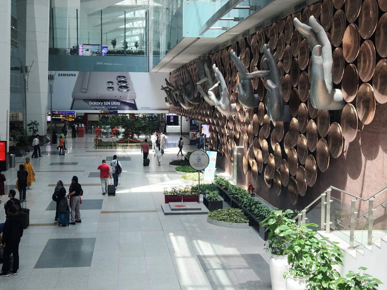 Glitch Grounded, Flights Rebounded: Delhi Airport Restores Normalcy After Tech Snag