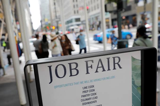 Red-Hot Hiring Meets Chilly Trade Winds: US Economy’s Split Personality on Display