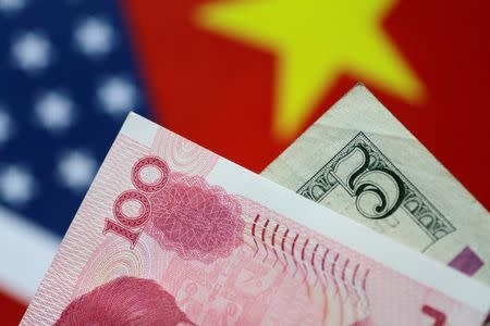Asian Currency Sentiment Shifts: Rupee Short Bets Rise, Singapore and Taiwan Stay Strong