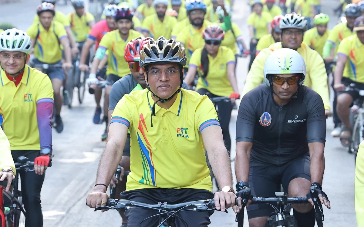 Sports Minister Promotes Cycling for Health and Environment