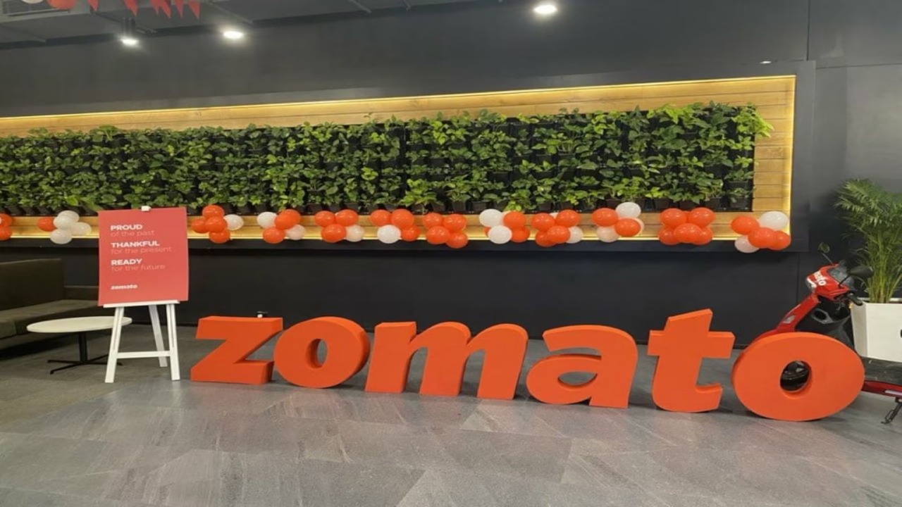 Zomato Users Can Disable Contact-Sharing: CEO Aditya Mangla Explains the Fix