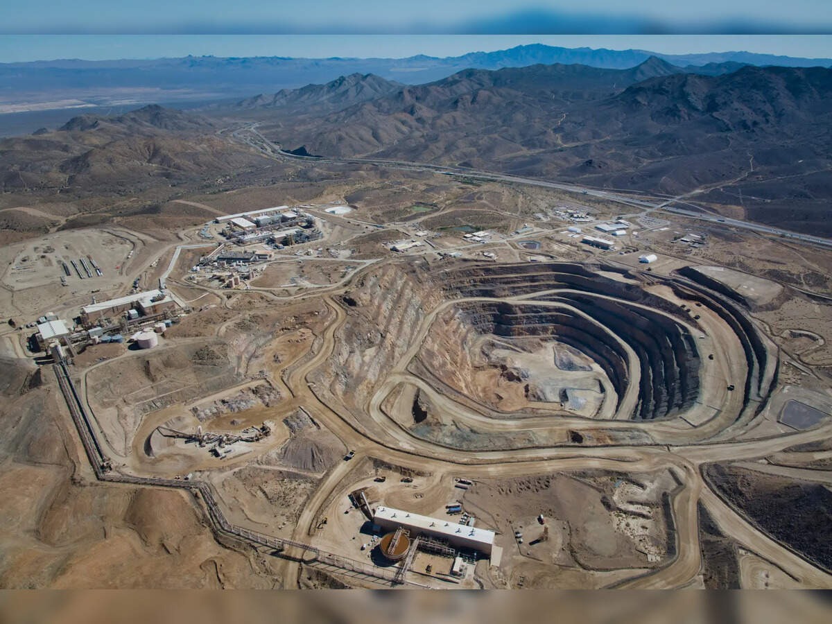 Rare Earth Revival: JSW, Mahindra, UNO Minda Signal Shift Toward Domestic Magnet Manufacturing