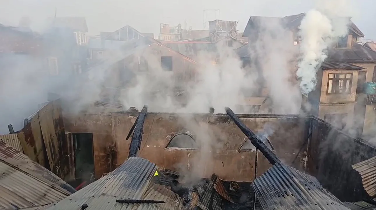 Fire Blazes Three Houses in Srinagar's Nawabazar