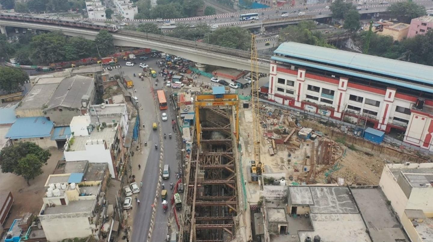 DMRC Installs Steel Span Across Delhi-Meerut Expressway