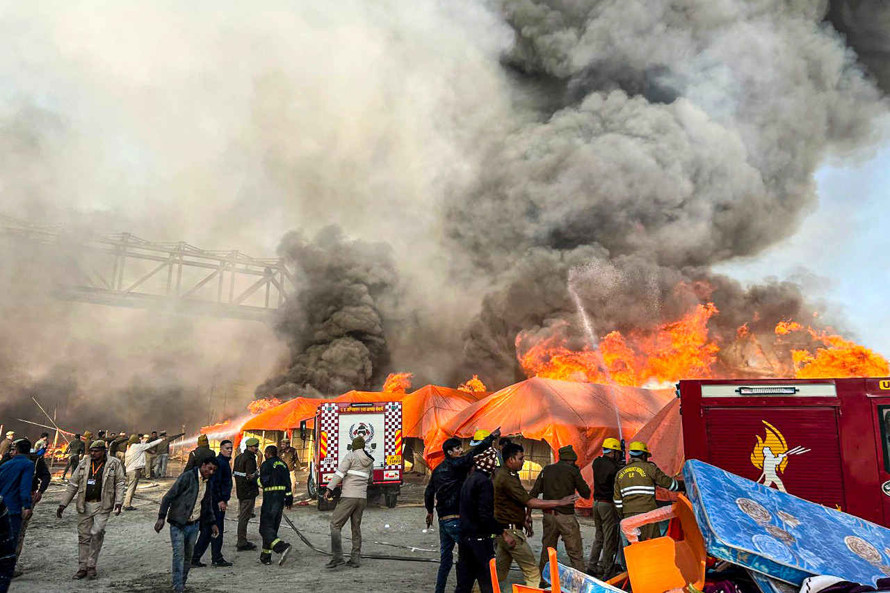 Fire Breaks Out at Maha Kumbh Mela, But Quick Response Ensures Zero Casualties