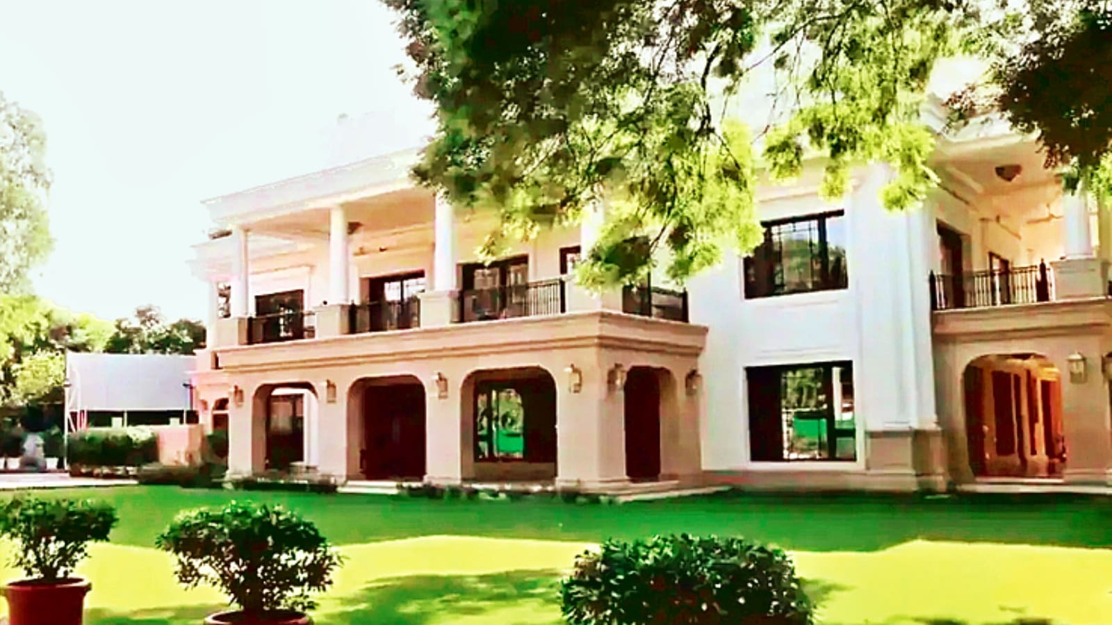 Glass Houses and Political Stones: Delhi's 'Sheesh Mahal' Under Scrutiny