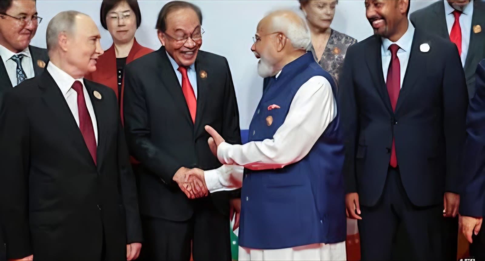 The BRICS Afterparty? Malaysian PM Goes Viral With Bollywood Favourites