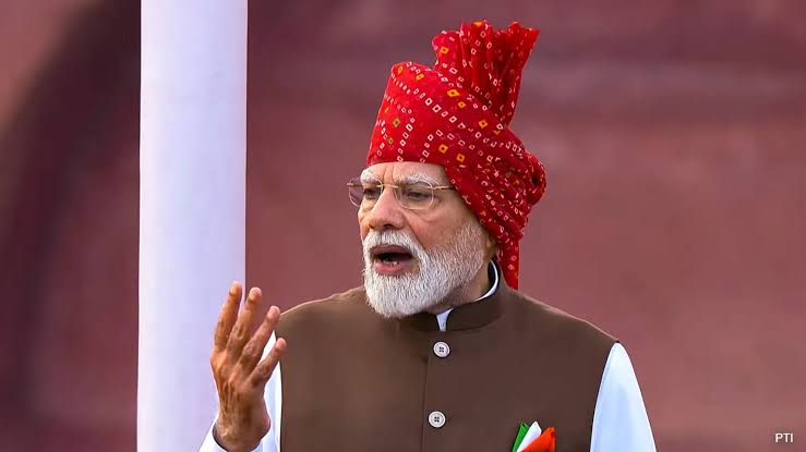 Why Did PM Modi Choose a Red Bandhani Safa for the 80th Independence Day?