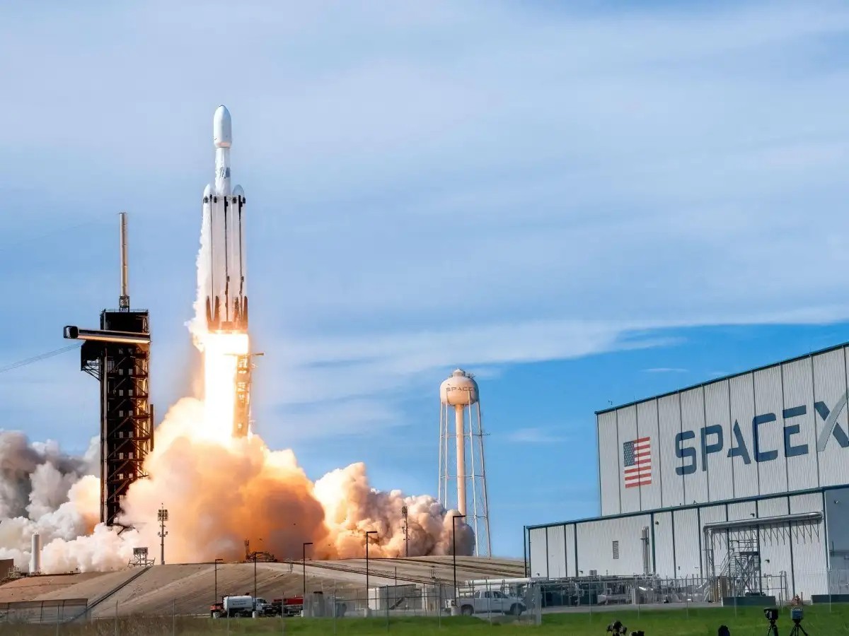Orbital Overkill? Why SpaceX’s 1 Million AI Satellites Have Scientists Talking About A Doomsday Dive