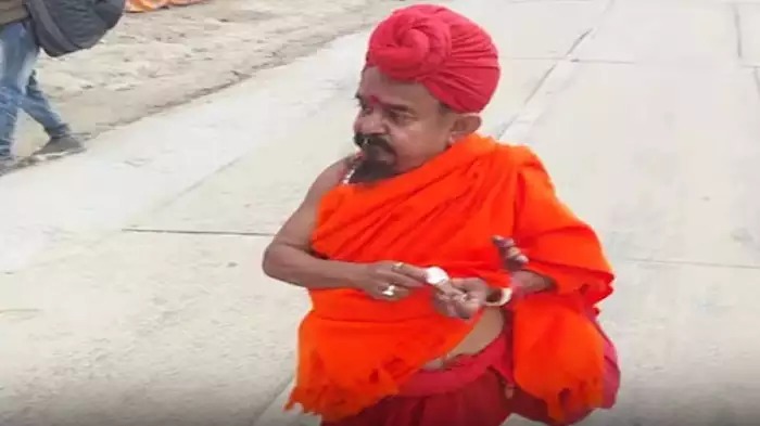 Chhotu Baba, 32 Years Without Bathing, Becomes Star Attraction at Maha Kumbh Mela