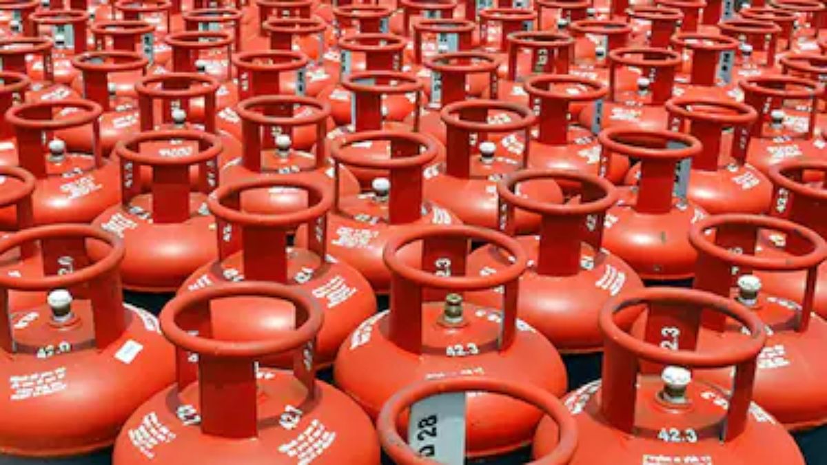 Govt Absorbs Rs 700 Per LPG Cylinder to Shield Consumers