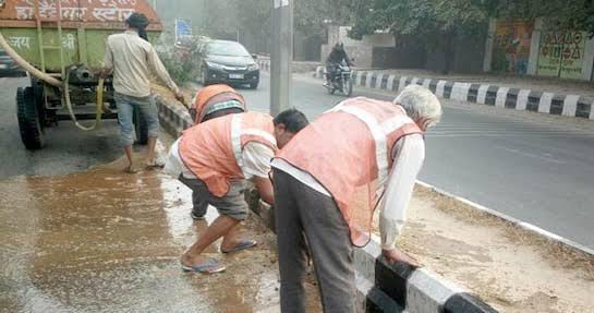No Rest Until Dry: Delhi’s Engineers Face Monsoon Without Breaks