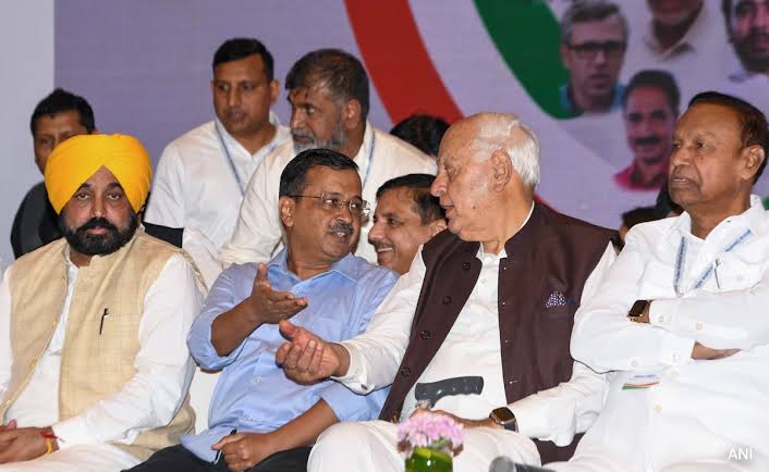Congress Distances Itself from AAP’s Delhi Debacle – ‘Not Our Responsibility’