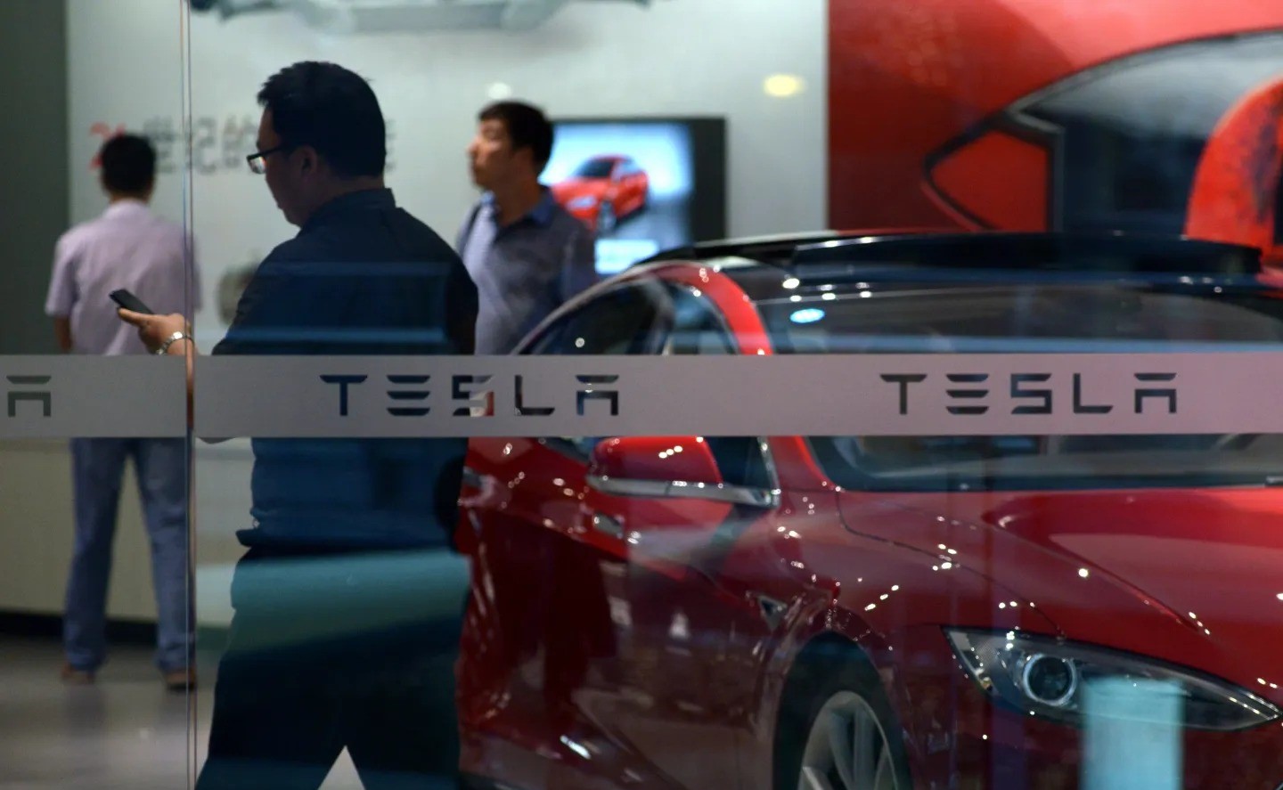 Electric Vehicles Surge: China Leads, Tesla Dominates in 2024