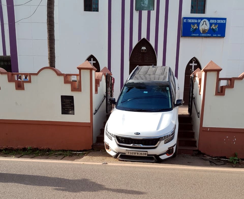 Car Follows Google Maps, Ends Up Stuck On Church Steps In Canacona