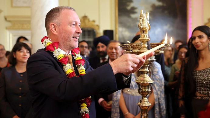 From London With Light: Hanuman Chalisa Echoes Through 10 Downing Street This Diwali