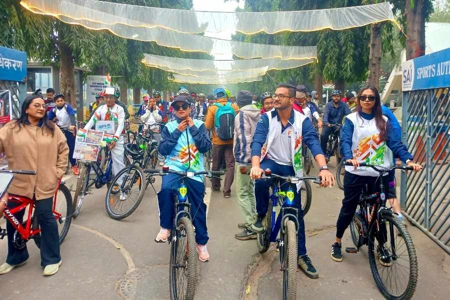 Olympians Lead Grand Finale of Fit India Cycling 2025 in Kolkata