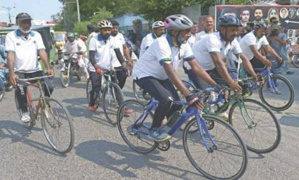 Pedal for Freedom: Multan Cyclists Race into Independence Day Spirit