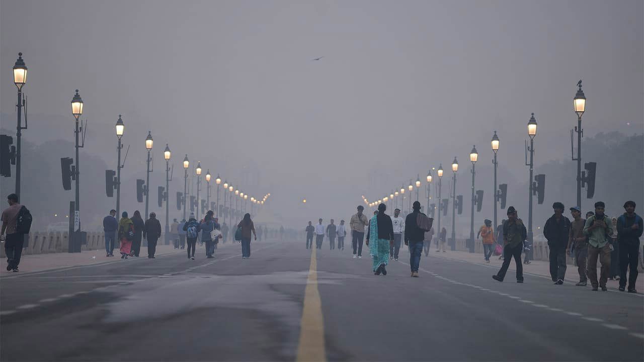 Winter’s Grip Tightens: Delhi Records First Cold Day, Cold Wave Alert in 13 States