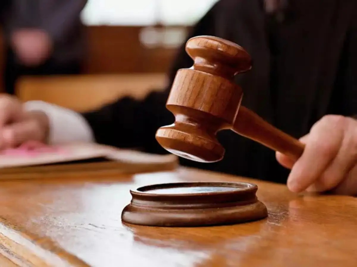 Courtroom Showdown: Two Lawyers Battle for Representation in Saif Ali Khan Stabbing Case