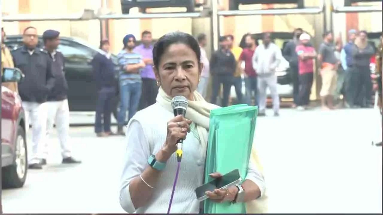 Mamata Banerjee Leads Protest After ED–I-PAC Clash