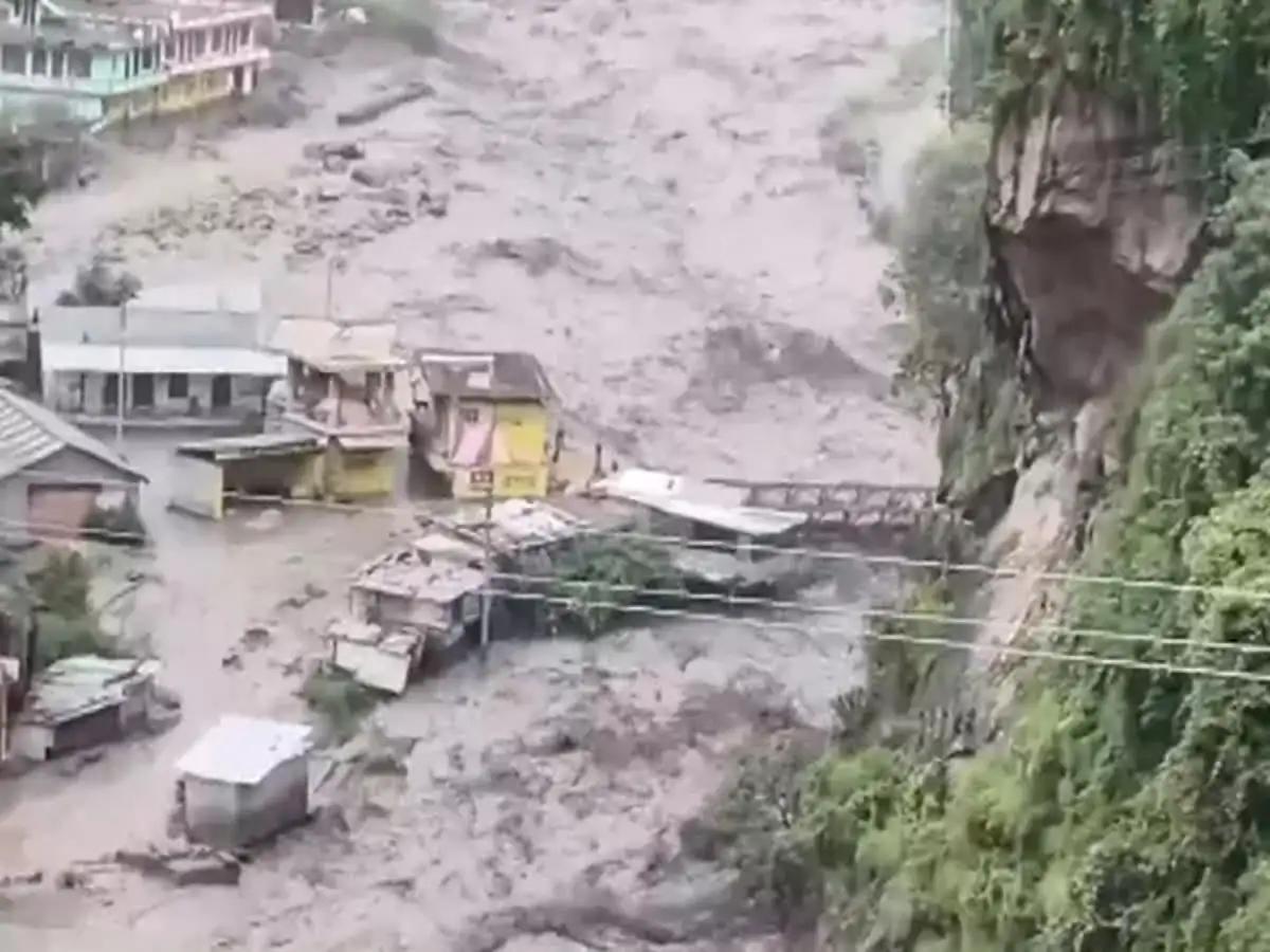 Himachal Monsoon Hits the Brakes: 484 Roads Closed as Yellow Alert Rains Down Till August 30