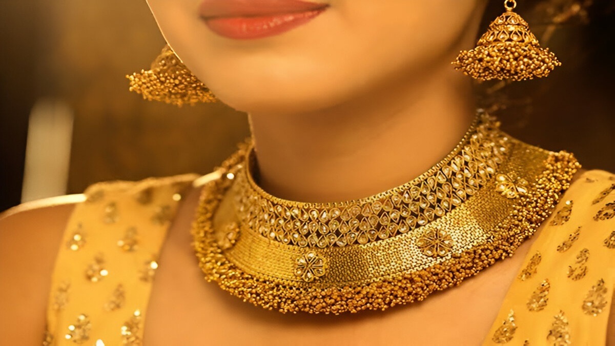 Gold Prices Drop Rs. 4300 from Record High Amid Market Adjustments
